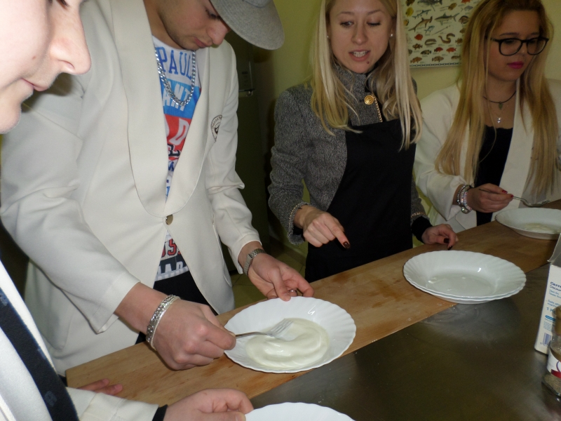Esercitazione nel laboratorio di cucina