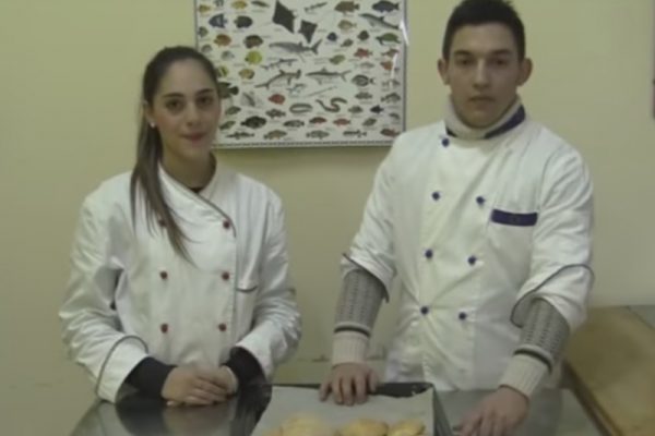 Studenti nei laboratori dell'Istituto Alberghiero