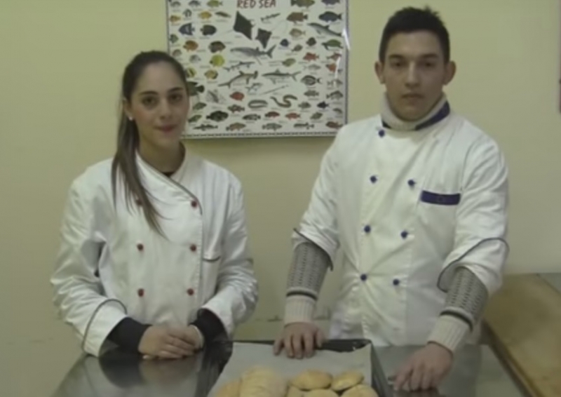 Studenti nei laboratori dell'Istituto Alberghiero