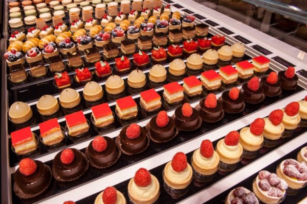 Pasticceria mignon preparata nei laboratori dell'Istituto